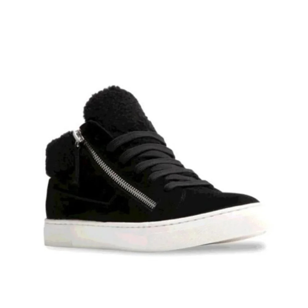Steve Madden "Kameo" Black Suede Fur Lined Sneaker  Sz: 7M